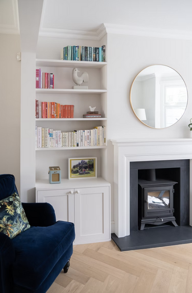 7 вау-идей для декора открытых стеллажей и полок