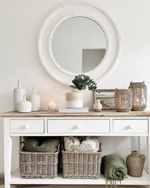 7 вау-идей для декора открытых стеллажей и полок