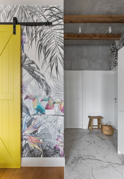 Белый цвет, тропические акценты и бетонный потолок: стильная однушка 38 кв. м в Москве