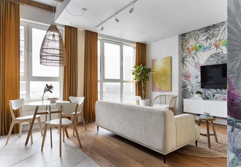 Белый цвет, тропические акценты и бетонный потолок: стильная однушка 38 кв. м в Москве