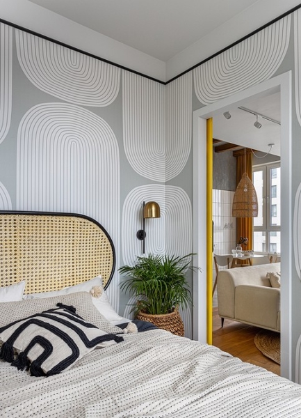 Белый цвет, тропические акценты и бетонный потолок: стильная однушка 38 кв. м в Москве