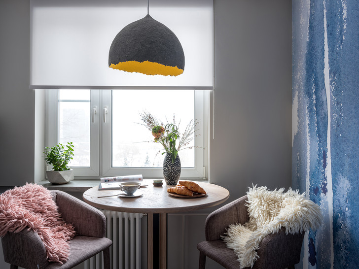 Яркая квартира 40 м² с гамаком для холостяка