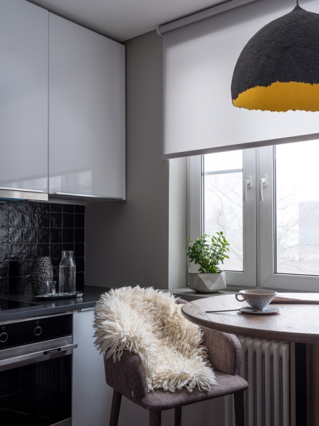 Яркая квартира 40 м² с гамаком для холостяка