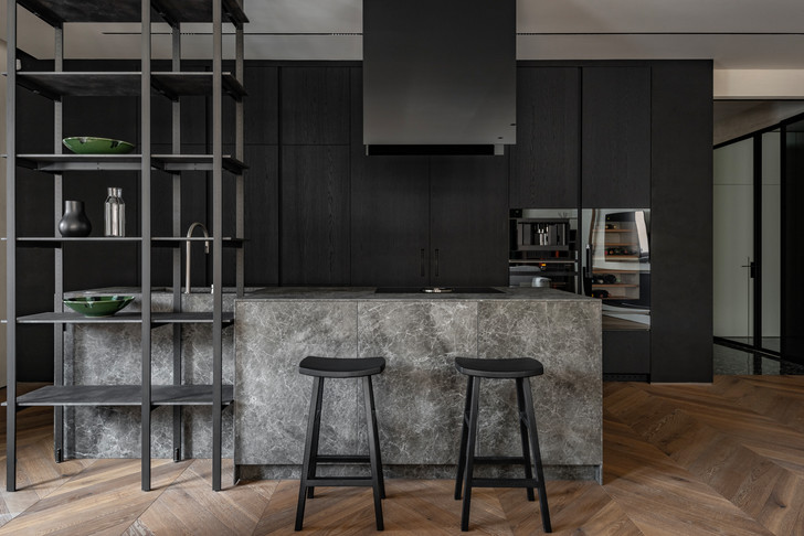 Петербургский классицизм в современном ключе: квартира 195 м²