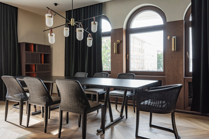 Петербургский классицизм в современном ключе: квартира 195 м²