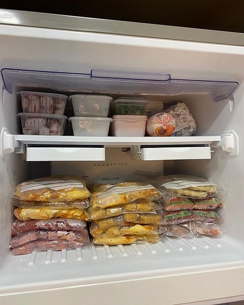 8 красивых и практичных идей для хранения в морозилке