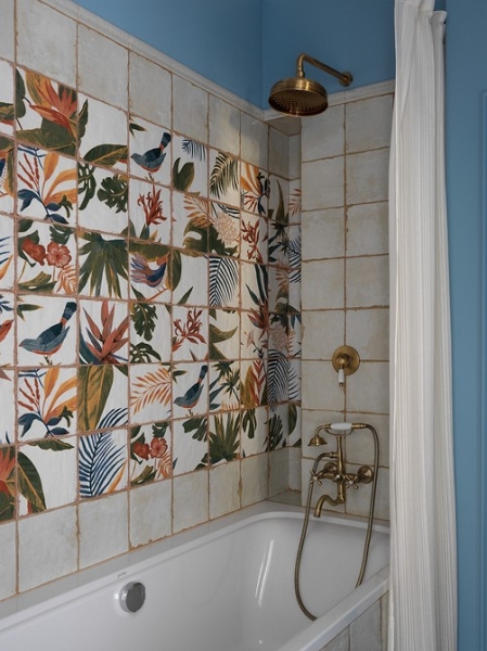 Акцентная стена в ванной: 6 потрясающих примеров от дизайнеров