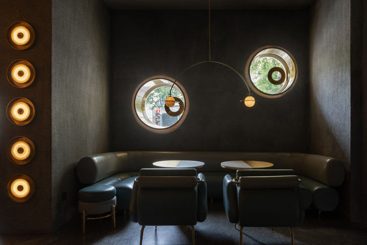 Бар More Fun в Ханчжоу, который напоминает бетонный кубик Рубика