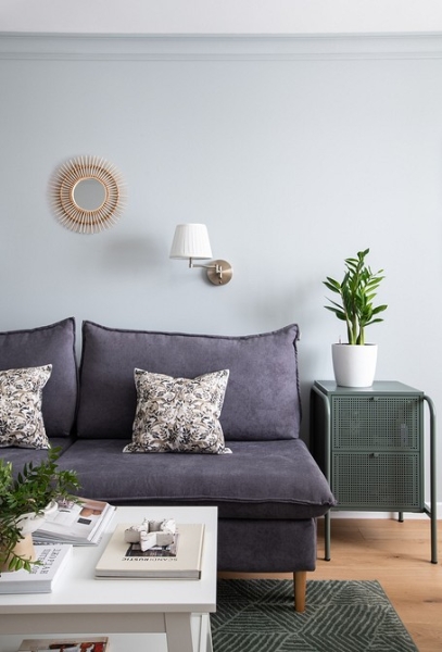 Как выглядит стильный диван на ножках: 53 модных примера