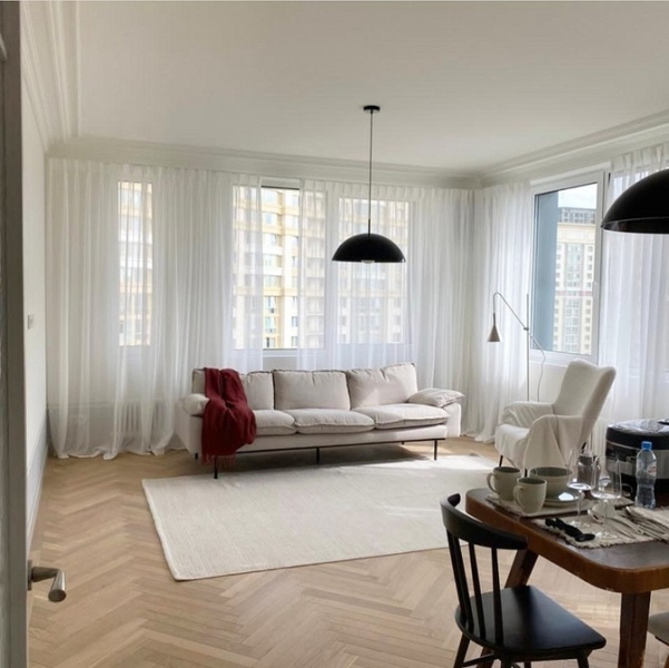 Как выглядит стильный диван на ножках: 53 модных примера