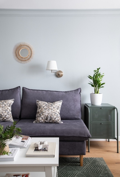 Как выглядит стильный диван на ножках: 53 модных примера