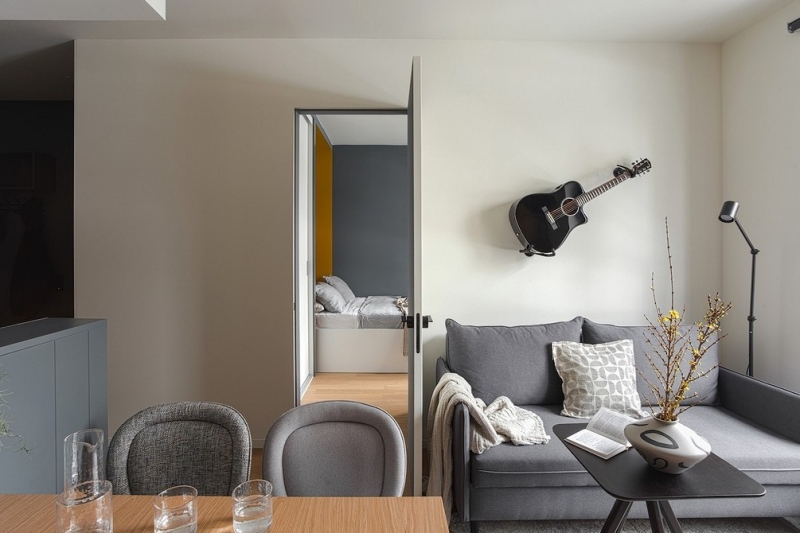 Как выглядит стильный диван на ножках: 53 модных примера