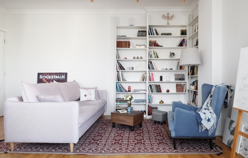 Как выглядит стильный диван на ножках: 53 модных примера