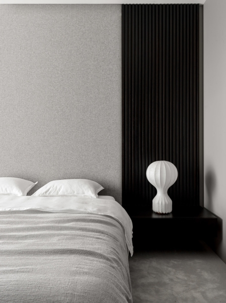 Минималистская квартира со стеклянным кубом