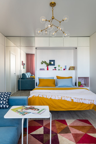 «Однушка» в Свиблово с кроватью в шкафу и другими уловками, расширяющими пространство