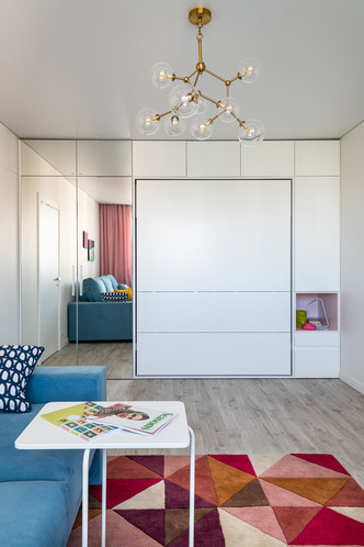 «Однушка» в Свиблово с кроватью в шкафу и другими уловками, расширяющими пространство