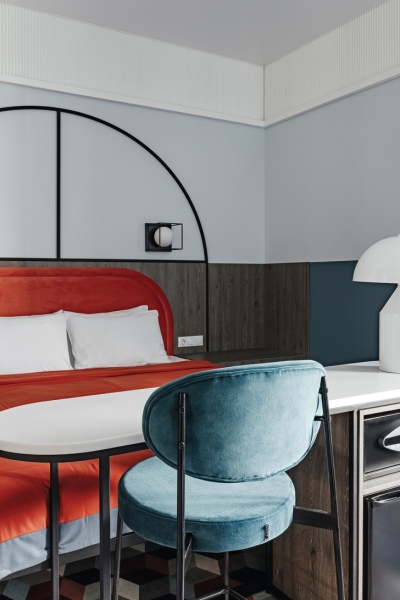 Отель в стиле нео-мемфис во Владимире