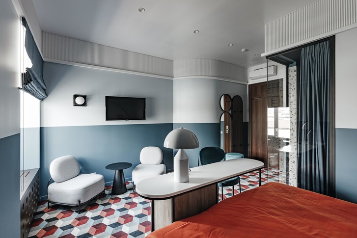 Отель в стиле нео-мемфис во Владимире