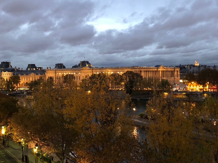 Парижская квартира с видом на Лувр