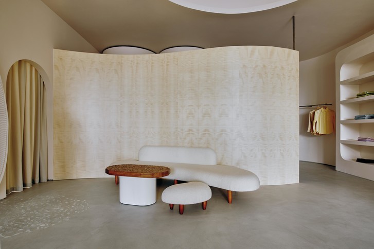 В Екатеринбурге открылся шоурум Present & Simple