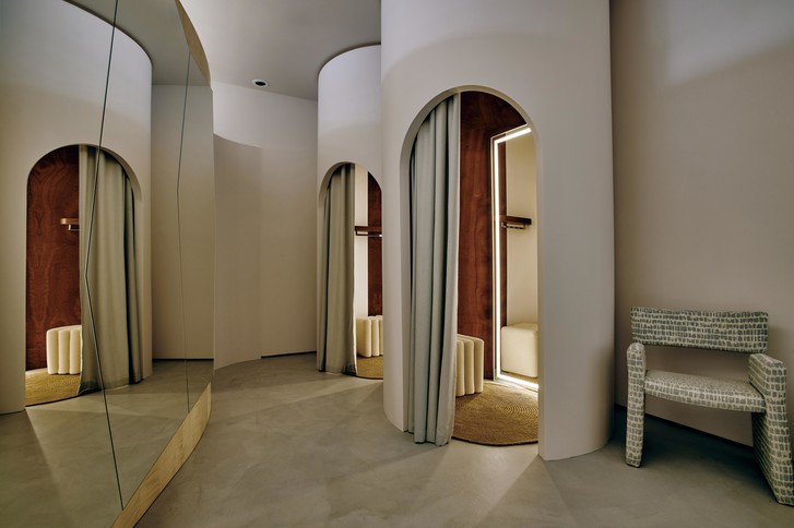 В Екатеринбурге открылся шоурум Present & Simple