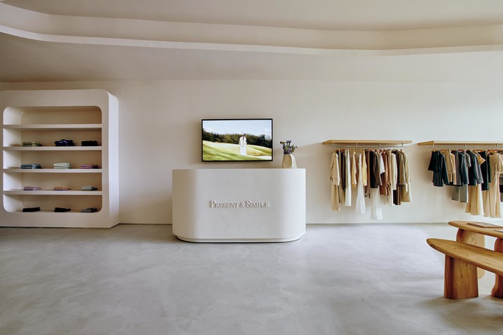 В Екатеринбурге открылся шоурум Present & Simple