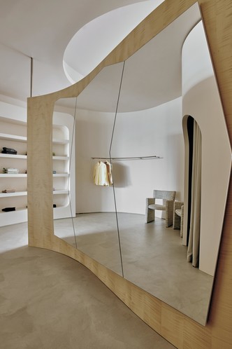 В Екатеринбурге открылся шоурум Present & Simple