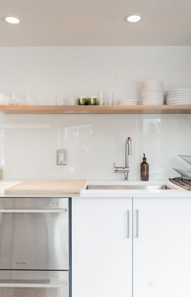 5 способов сделать кухню в съемной квартире уютнее (и не потратить много)