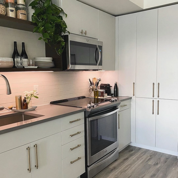 5 способов сделать кухню в съемной квартире уютнее (и не потратить много)