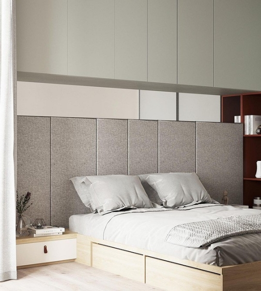 Для маленькой спальни и не только: 5 красивых примеров хранения в изголовье кровати