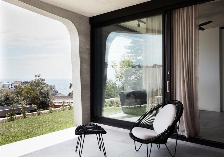 Дом из бетона и стали на побережье Австралии