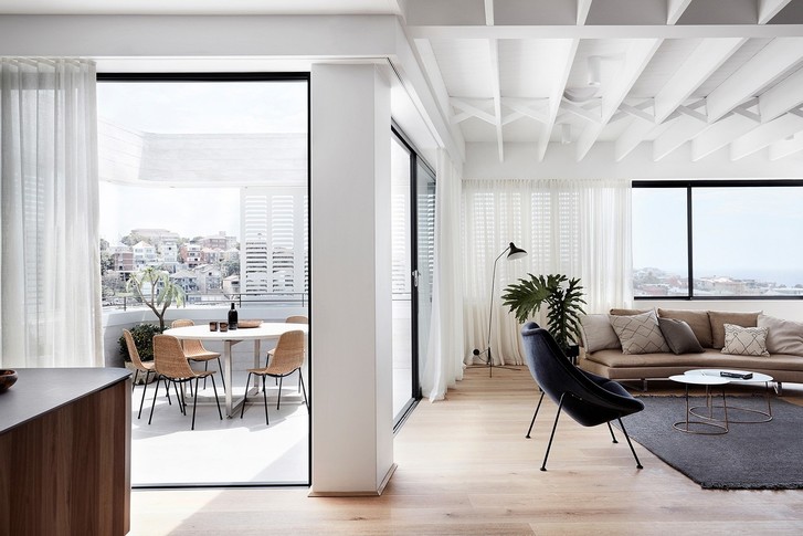 Дом из бетона и стали на побережье Австралии