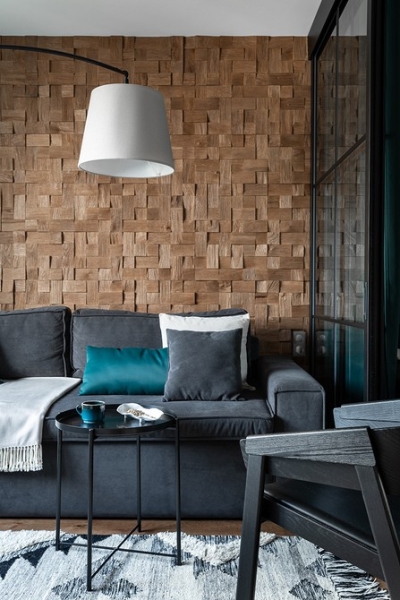 Как дизайнеры оформляют стену за диваном: 13 реализованных идей и 27 фото