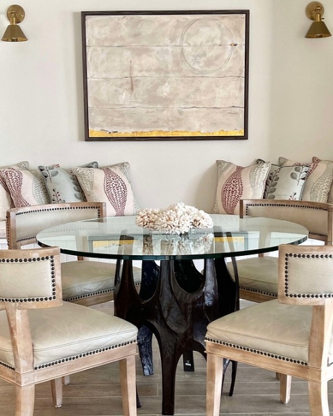 Круглый стол в интерьере: советы по выбору и 77 красивых фото в интерьере