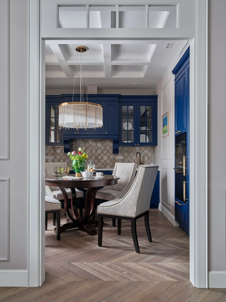 Круглый стол в интерьере: советы по выбору и 77 красивых фото в интерьере