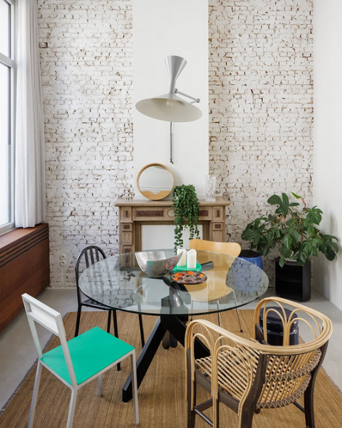 Круглый стол в интерьере: советы по выбору и 77 красивых фото в интерьере