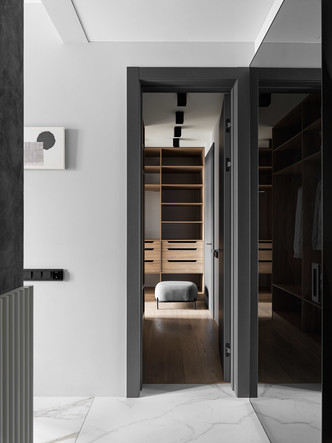 Квартира 49 м² с круговой планировкой и мужским интерьером в Москве