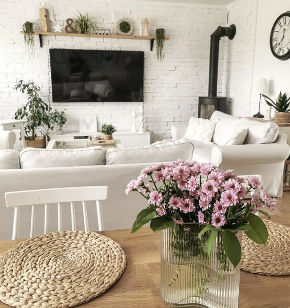 5 вау-идей для оформления стены с телевизором