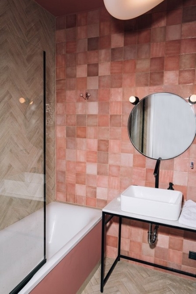 Чем закрыть ванну от пола до бортиков: 7 стильных и практичных вариантов