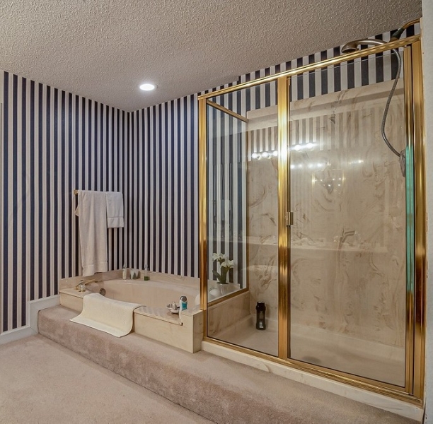 Чем закрыть ванну от пола до бортиков: 7 стильных и практичных вариантов