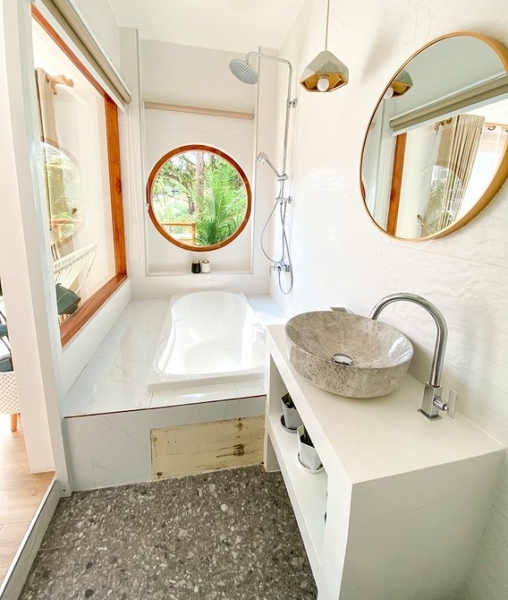 Чем закрыть ванну от пола до бортиков: 7 стильных и практичных вариантов