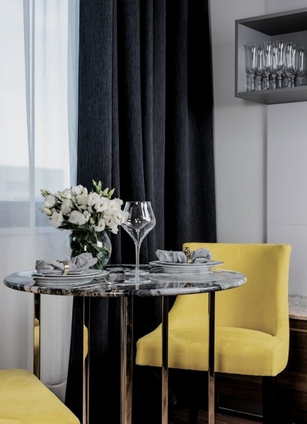 Черные шторы: как использовать в интерьере (70 фото)