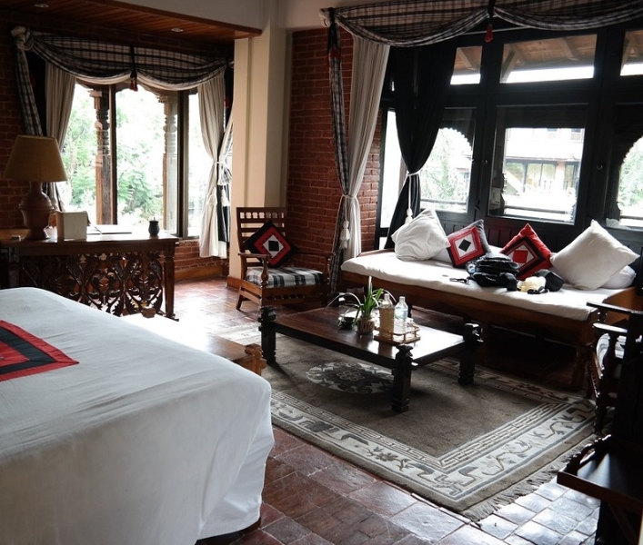 Черные шторы: как использовать в интерьере (70 фото)