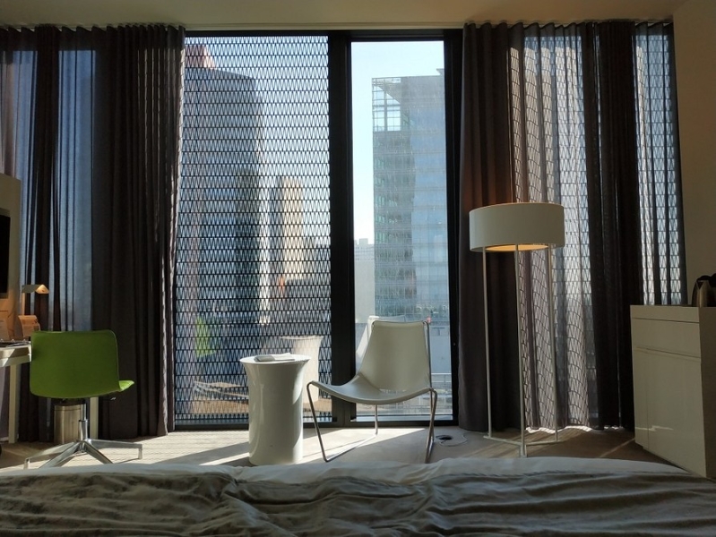 Черные шторы: как использовать в интерьере (70 фото)