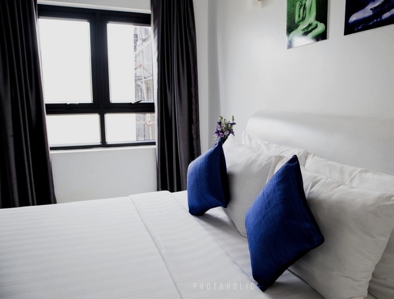 Черные шторы: как использовать в интерьере (70 фото)