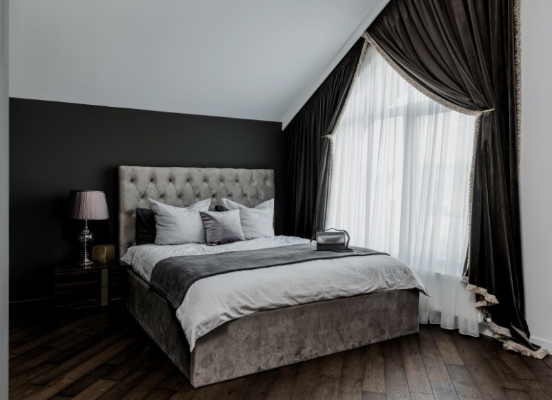 Черные шторы: как использовать в интерьере (70 фото)