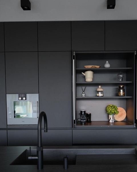 Черный интерьер: с чем сочетать и как использовать сложный цвет в разных комнатах (67 фото)