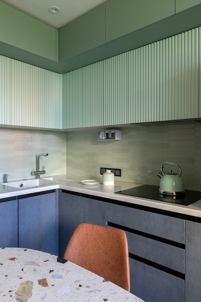 До и после: яркая трехкомнатная квартира в типовом панельном доме для семьи