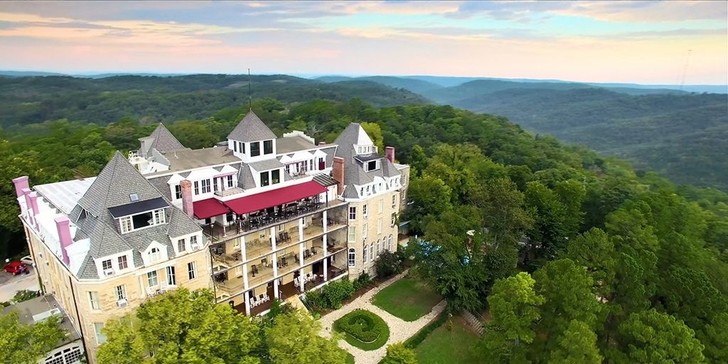 Дома с привидениями: где провести Хэллоуин