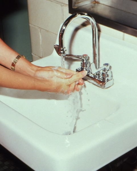 Как погладить без утюга: 8 простых и эффективных способов